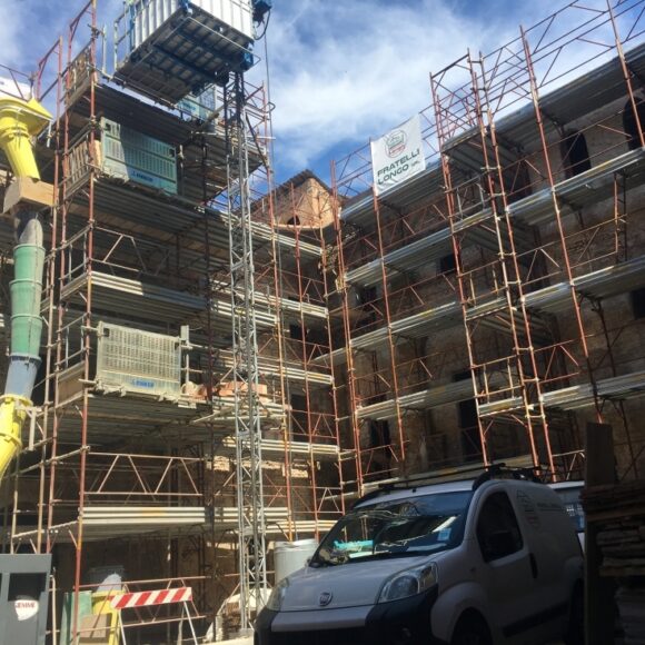 Piazzale S. Maddalena (PR) Demolizione del tetto