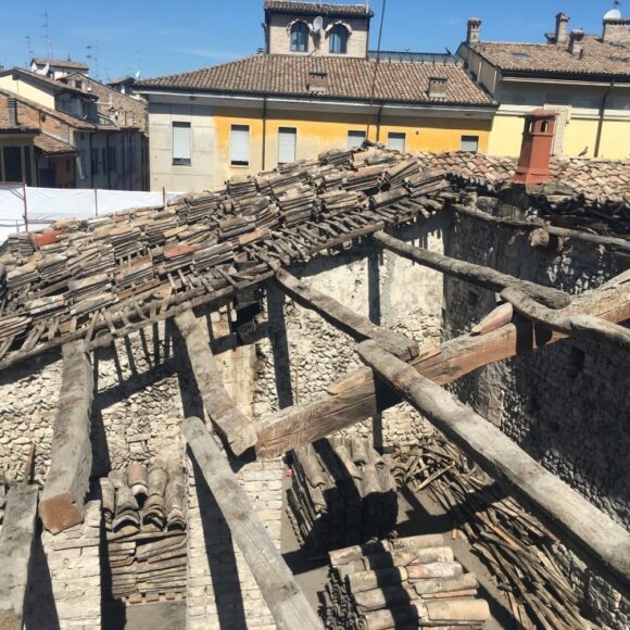 Piazzale S. Maddalena (PR) Demolizione del tetto