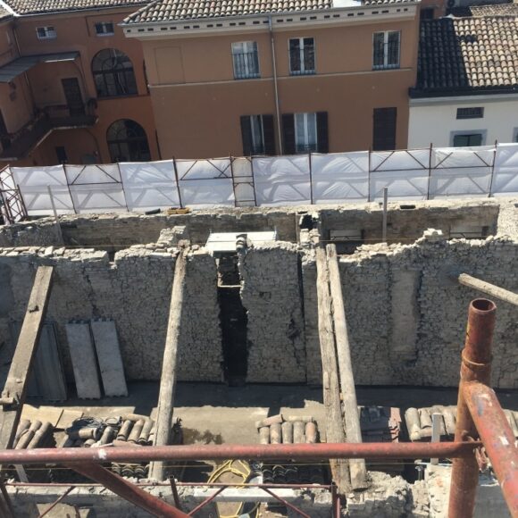 Piazzale S. Maddalena (PR) Demolizione del tetto