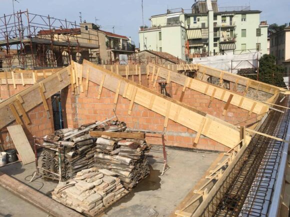 Piazzale S. Maddalena (PR) Realizzazione di cornicione