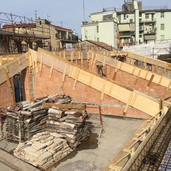 Piazzale S. Maddalena (PR) Realizzazione di cornicione