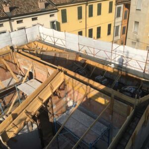 Piazzale S. Maddalena (PR) Cordoli in cemento armato per tetto