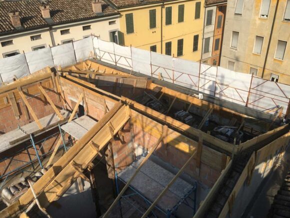 Piazzale S. Maddalena (PR) Cordoli in cemento armato per tetto