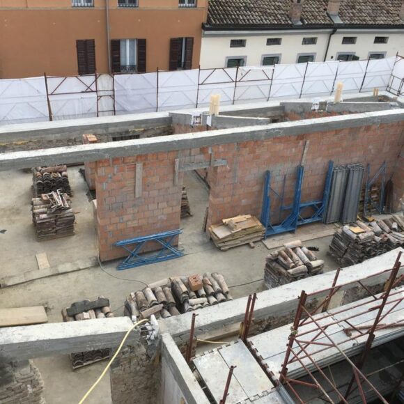 Piazzale S. Maddalena (PR) Cordoli in cemento armato per tetto