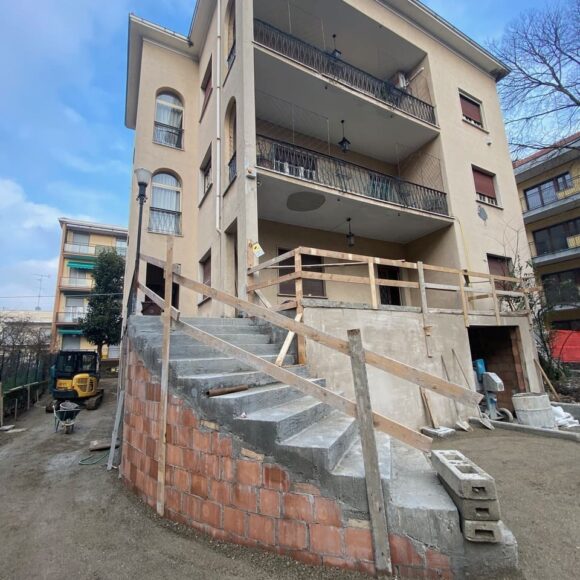 Via Bianchi (PR) Realizzazione di scala curva