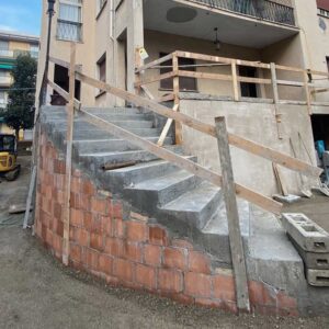 Via Bianchi (PR) Realizzazione di scala curva