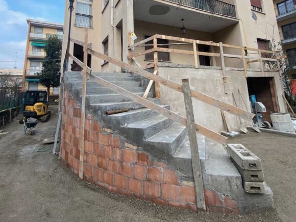 Via Bianchi (PR) Realizzazione di scala curva