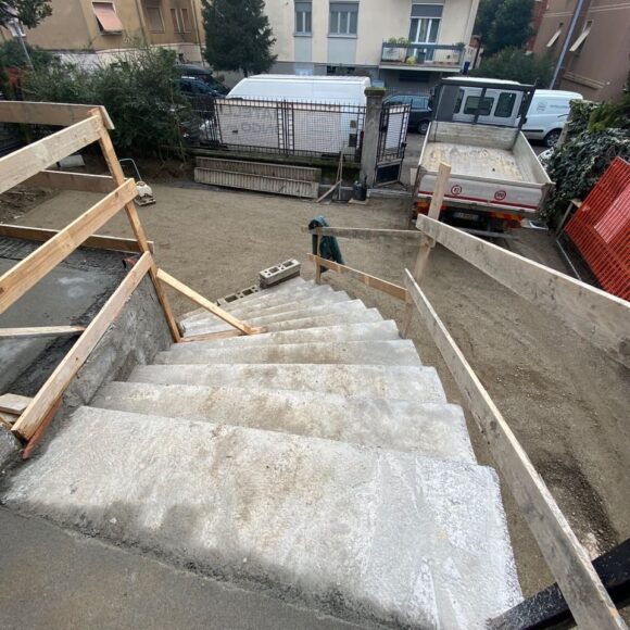 Via Bianchi (PR) Realizzazione di scala curva