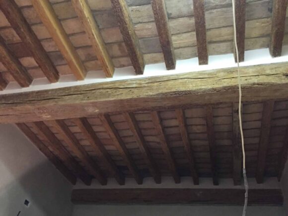 Via Imbriani (PR) Sabbiatura di soffitto all’emiliana