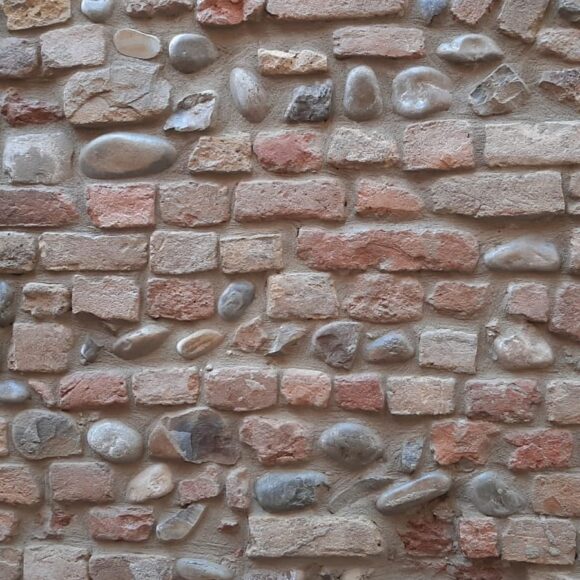 Borgo Onorato (PR) Muro di recinzione