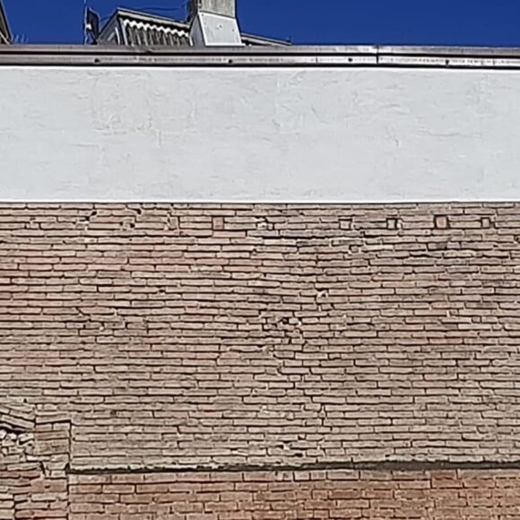 Borgo Onorato (PR) Muro di recinzione