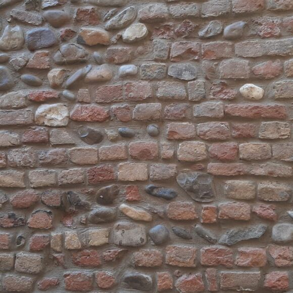 Borgo Onorato (PR) Muro di recinzione