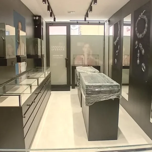 Boutique Giovanni Raspini (PC)
