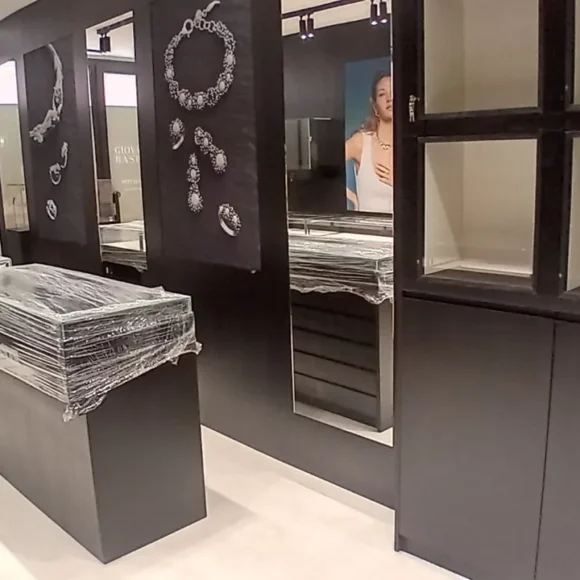 Boutique Giovanni Raspini (PC)