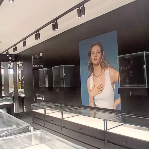 Boutique Giovanni Raspini (PC)