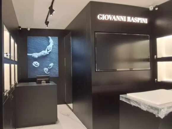 Boutique Giovanni Raspini (PR)