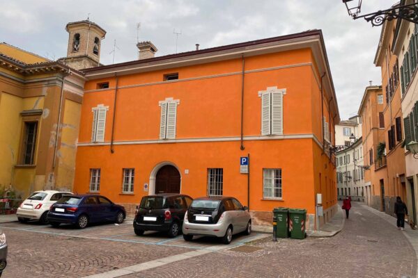 Piazzale Santa Maddalena Edificio Storico 01