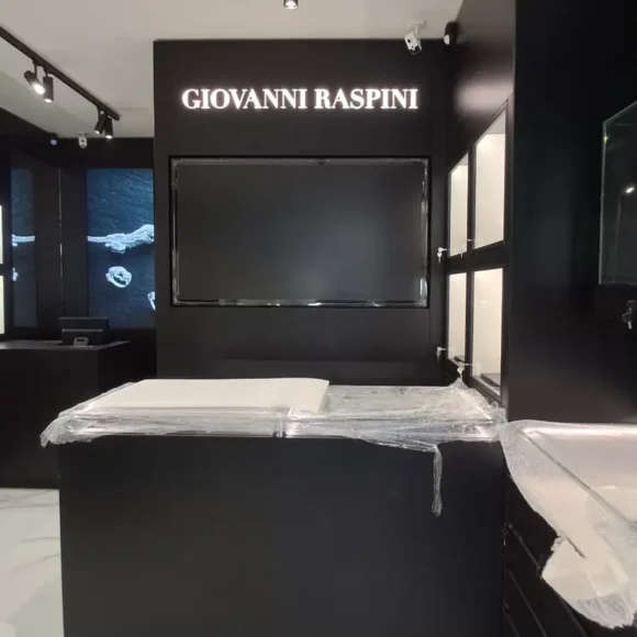 Boutique Giovanni Raspini (PR)